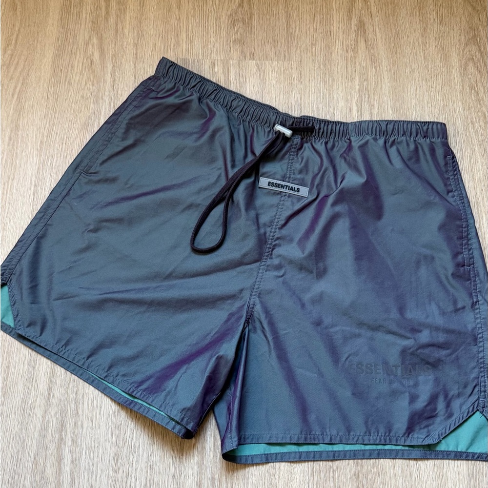 ESSENTIALS Men’s short
